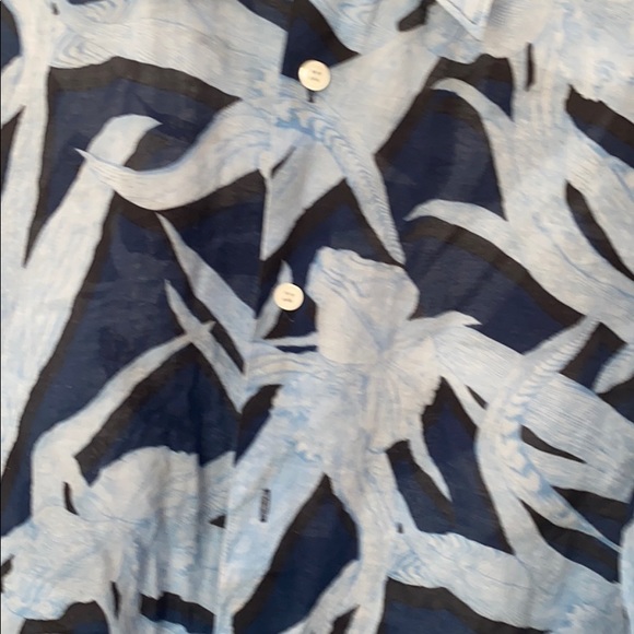 Light cotton blue button up - Picture 2 of 4